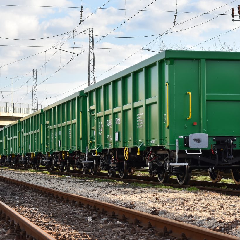 Майже 850 вагонів з вантажем простоюють на кордоні Казахстану з Китаєм